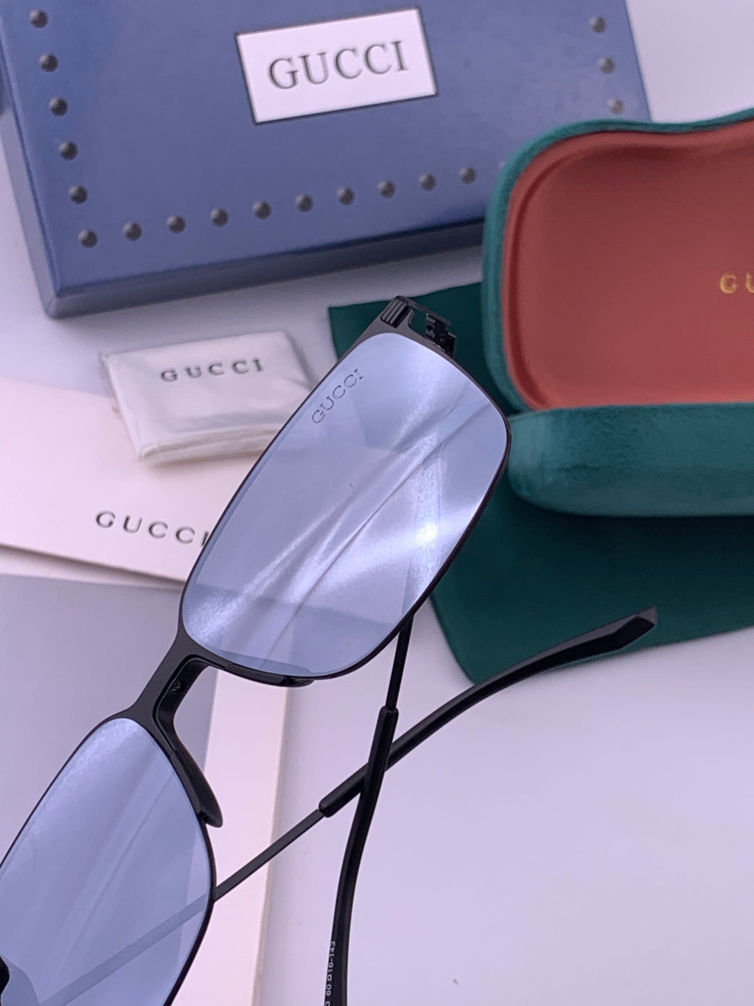 Gucci G01810 Polarized Aviator Gold Lens Sunglasses for Men - detail image 4