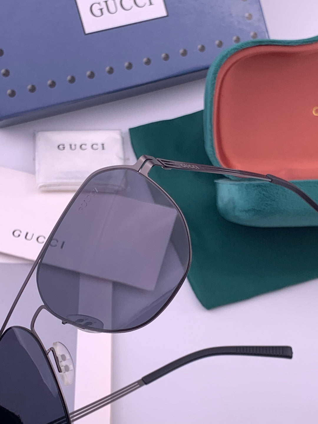 Gucci G911 Polarized Fashion Gold Lens Sunglasses for Men & Women - 448873 - detail image 3