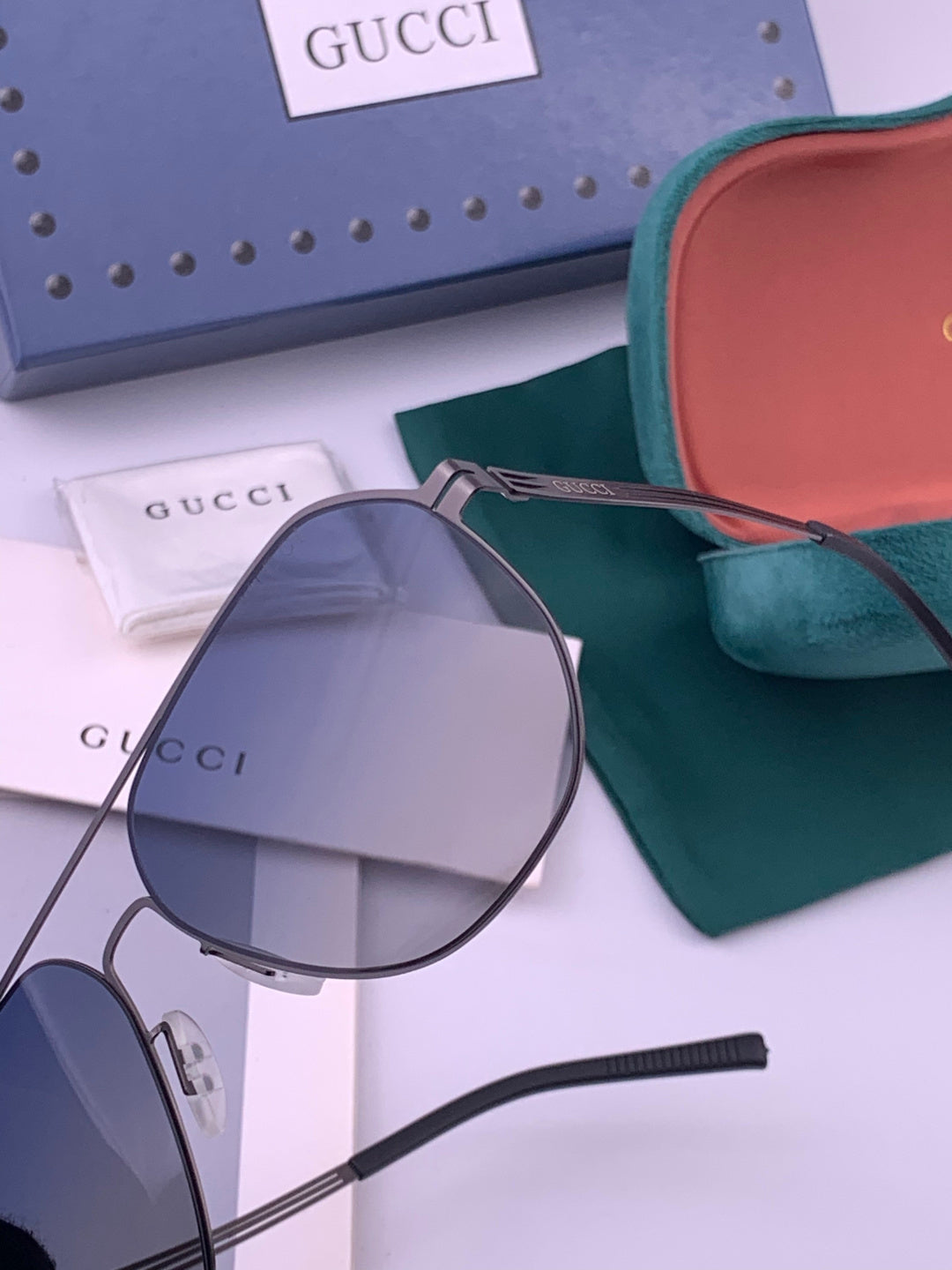 Gucci G911 Polarized Fashion Gold Lens Sunglasses for Men & Women - 448874 - detail image 3