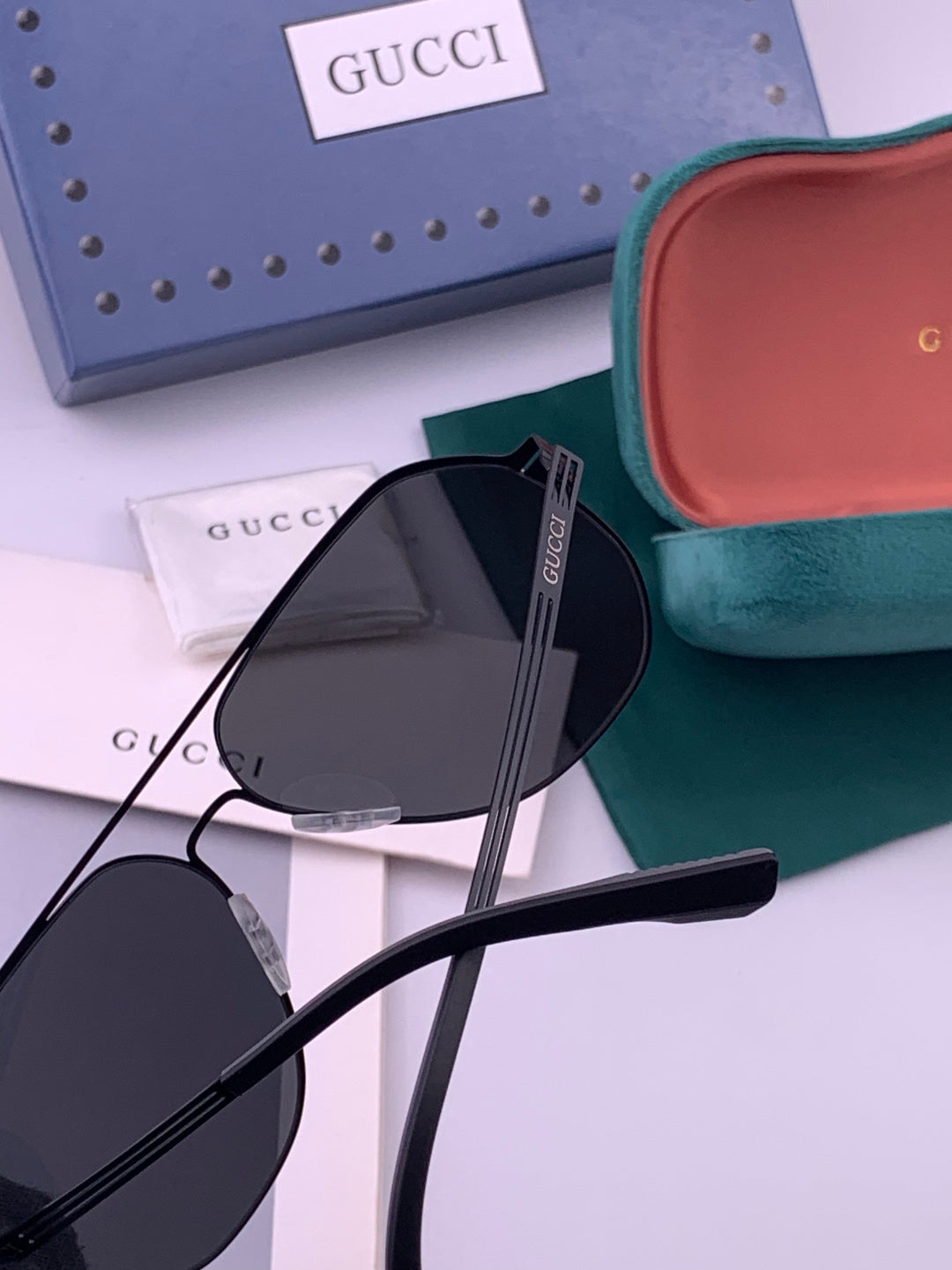 Gucci G911 Polarized Fashion Gold Lens Sunglasses for Men & Women - detail image 3