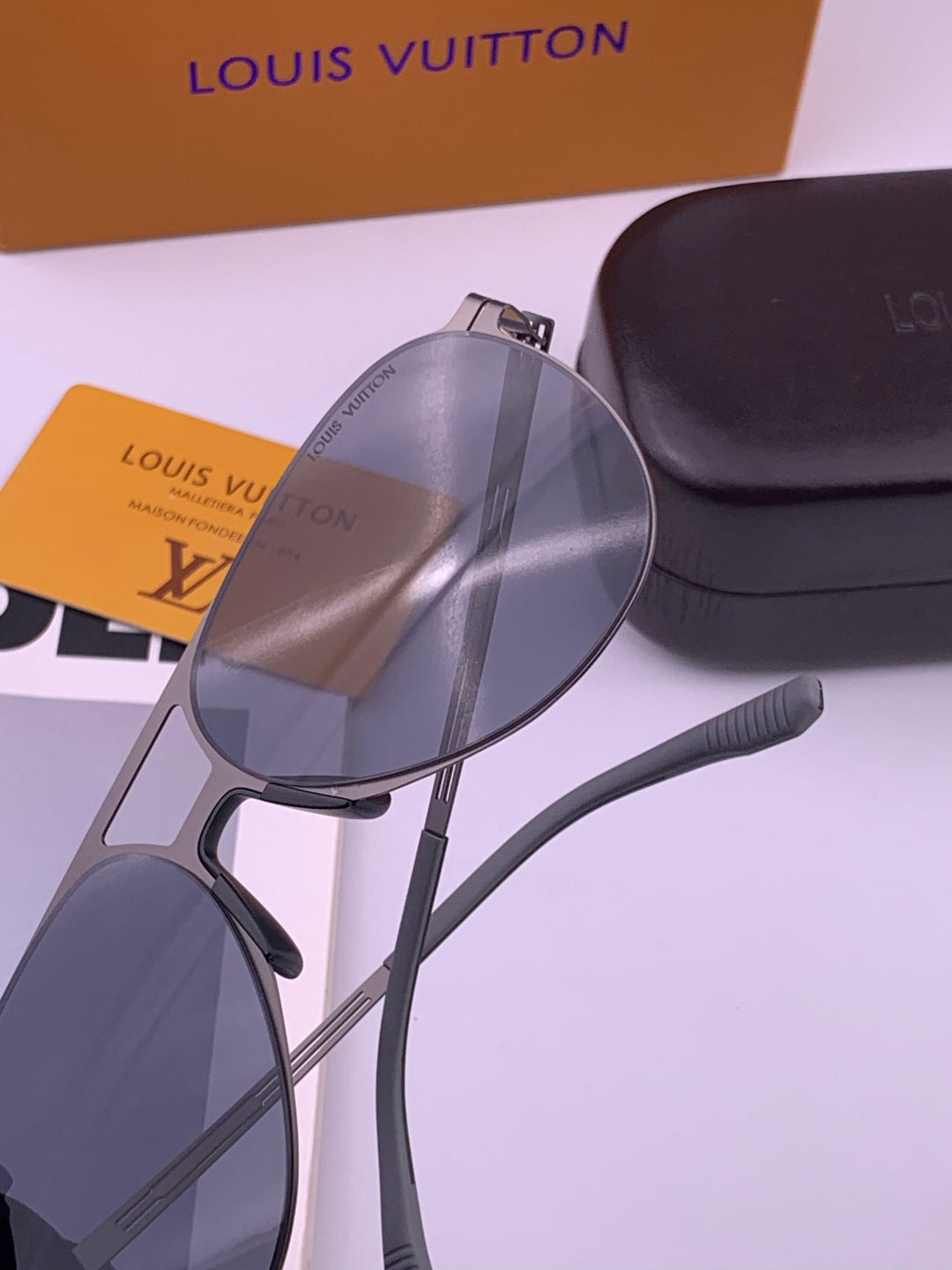 Louis Vuitton L199 Fashion Black Lens Sunglasses for Men & Women - detail image 4