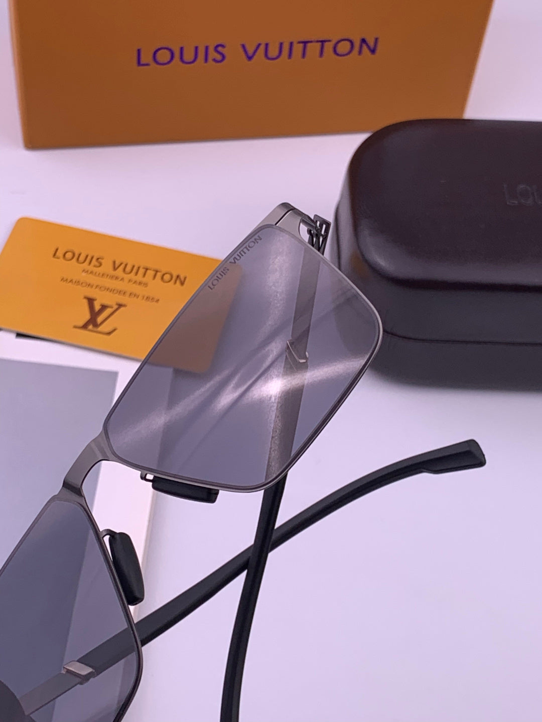 Louis Vuitton L616 Fashion Gold Lens Sunglasses for Men & Women - 448501 - detail image 3