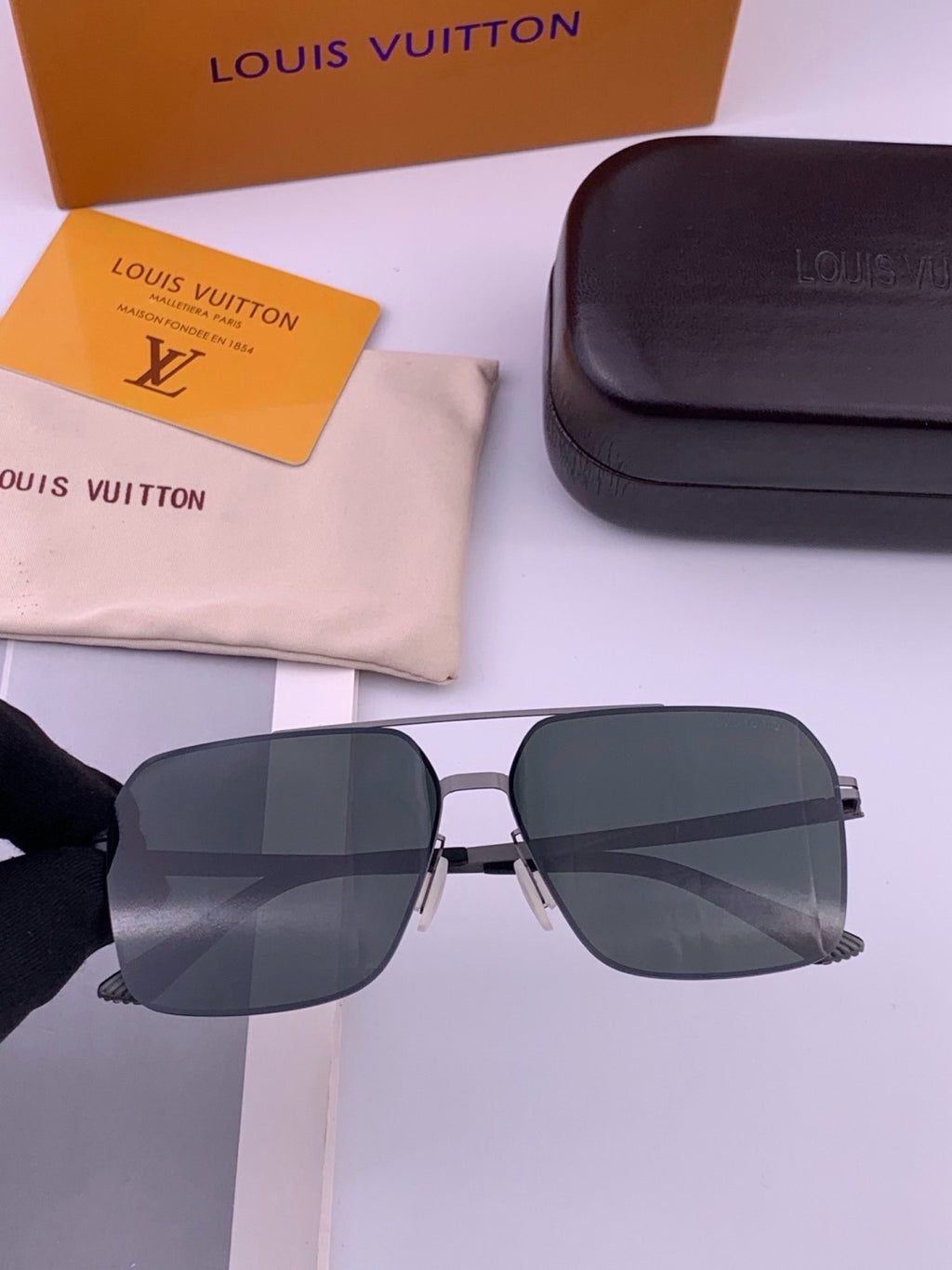 Gucci G2514 Fashion Black Lens Sunglasses for Men & Women - detail image 2