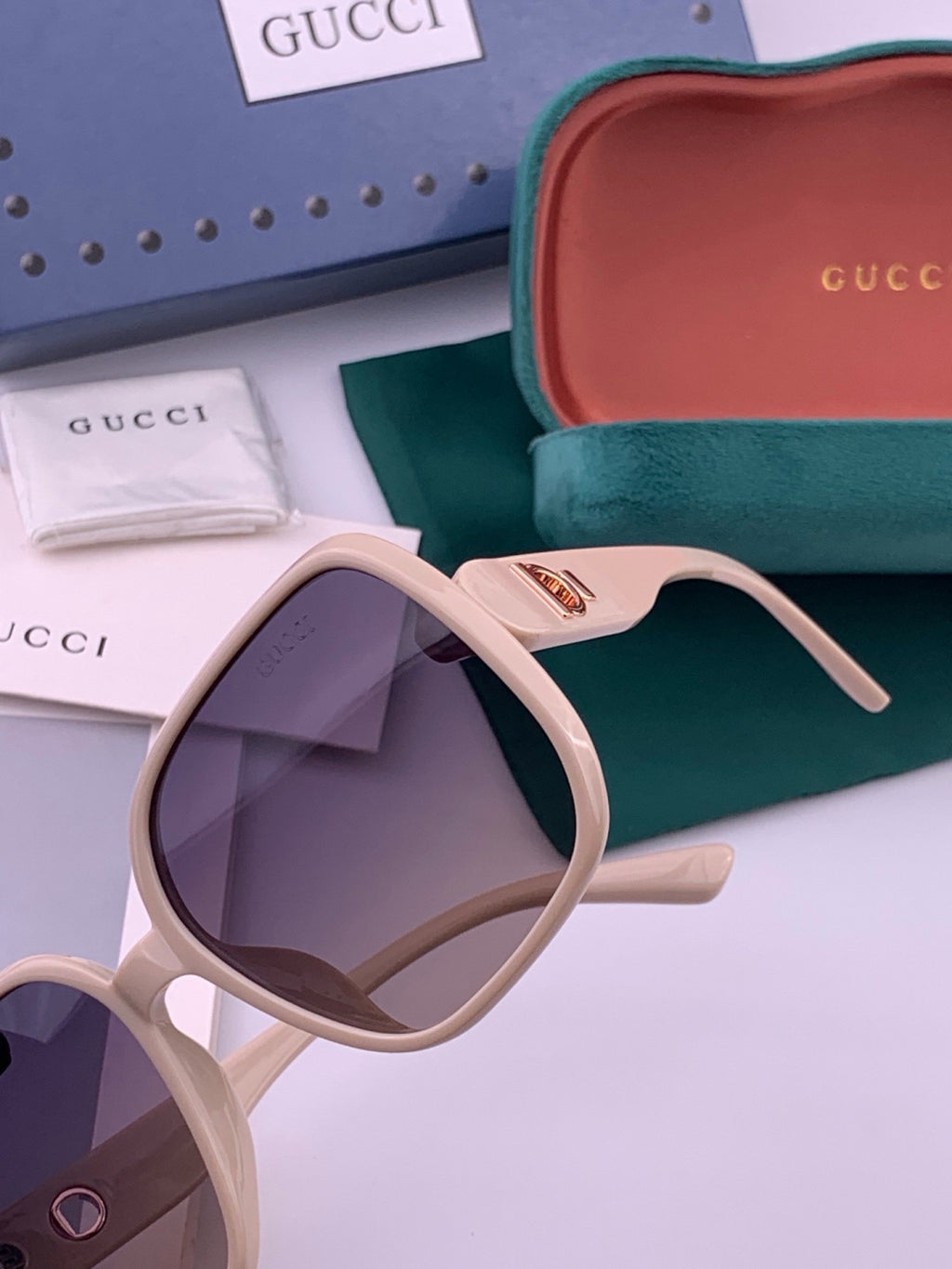 Gucci G0388 Round Red Lens Sunglasses for Men & Women - 448881 - detail image 3