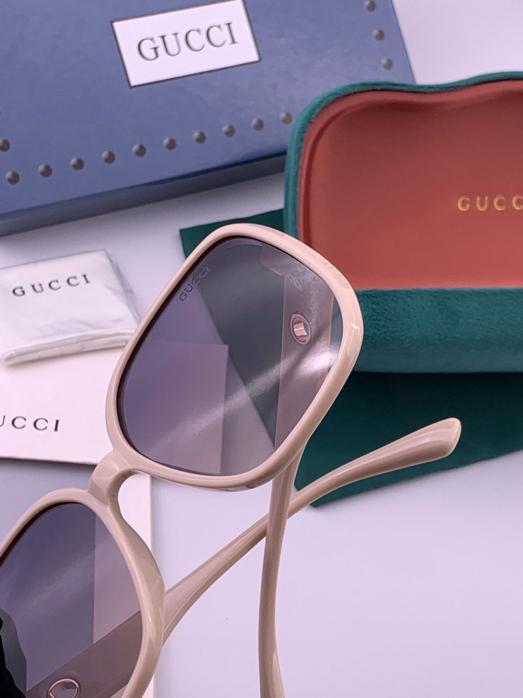 Gucci G0388 Round Red Lens Sunglasses for Men & Women - 448881 - detail image 4