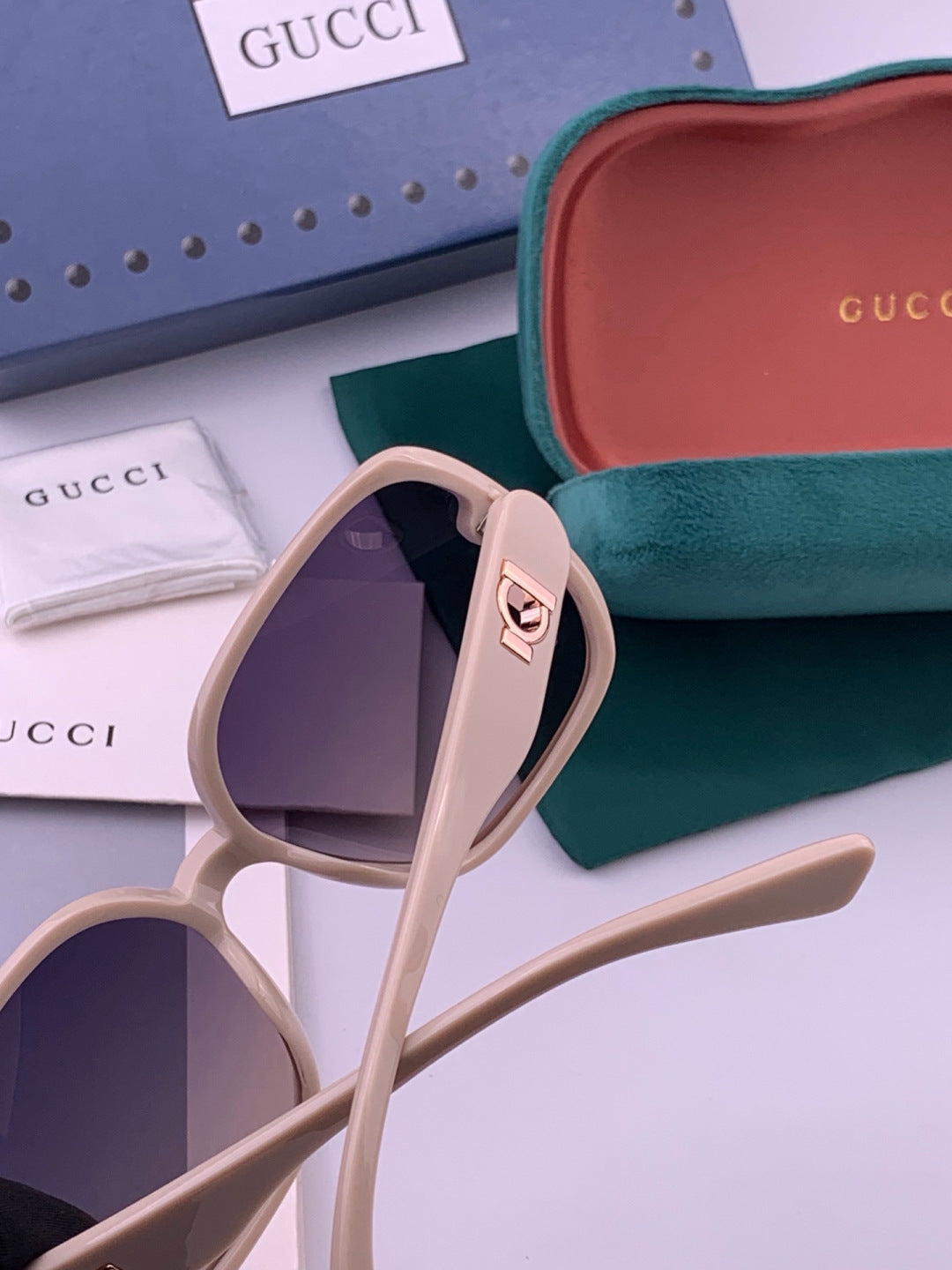 Gucci G0388 Round Red Lens Sunglasses for Men & Women - 448881 - detail image 5