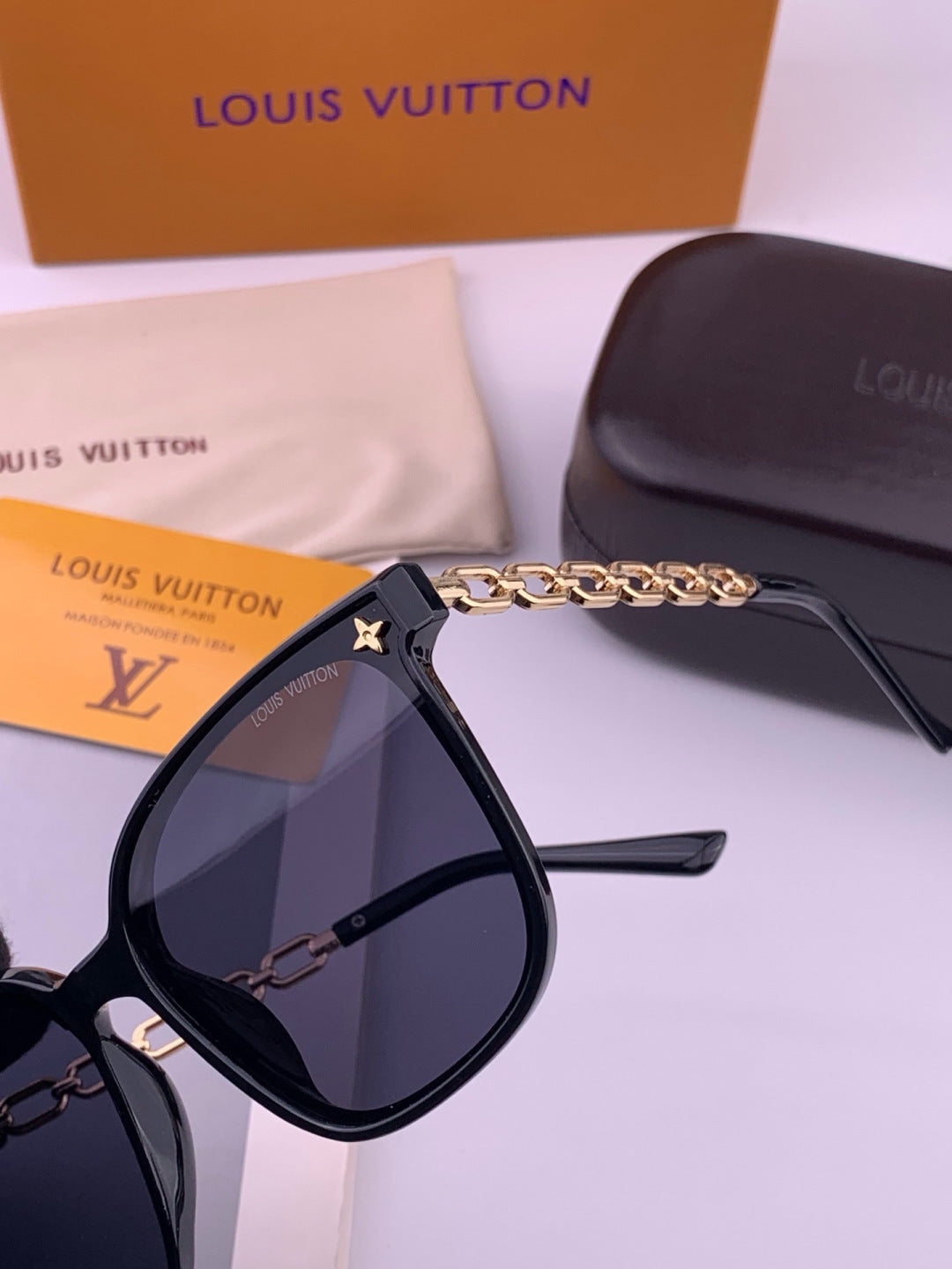 Louis Vuitton L8233 Oversized Gold Lens Sunglasses for Men & Women - detail image 3
