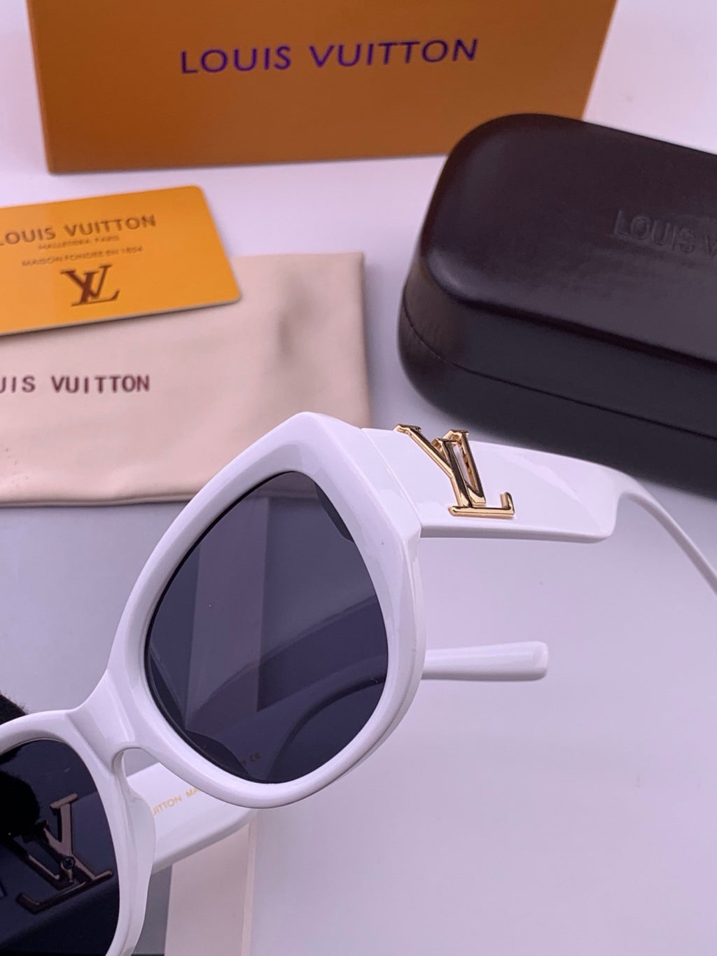 Louis Vuitton L5626 Square Pink Lens Sunglasses for Women - 448482 - detail image 3