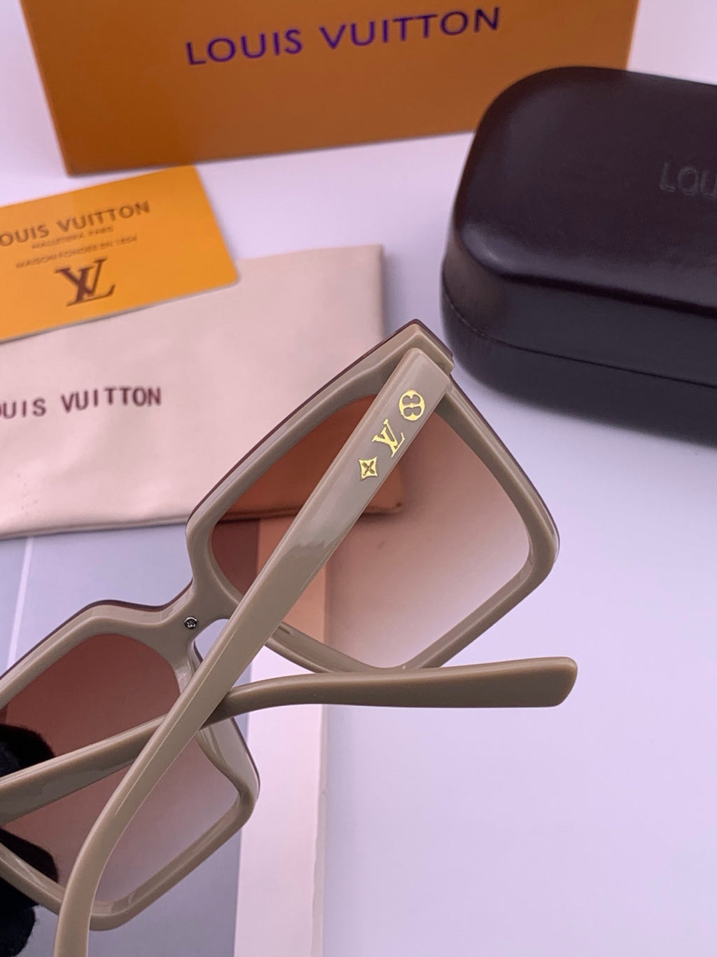 Louis Vuitton L6006 Oversized Red Lens Sunglasses for Men & Women - 448483 - detail image 4