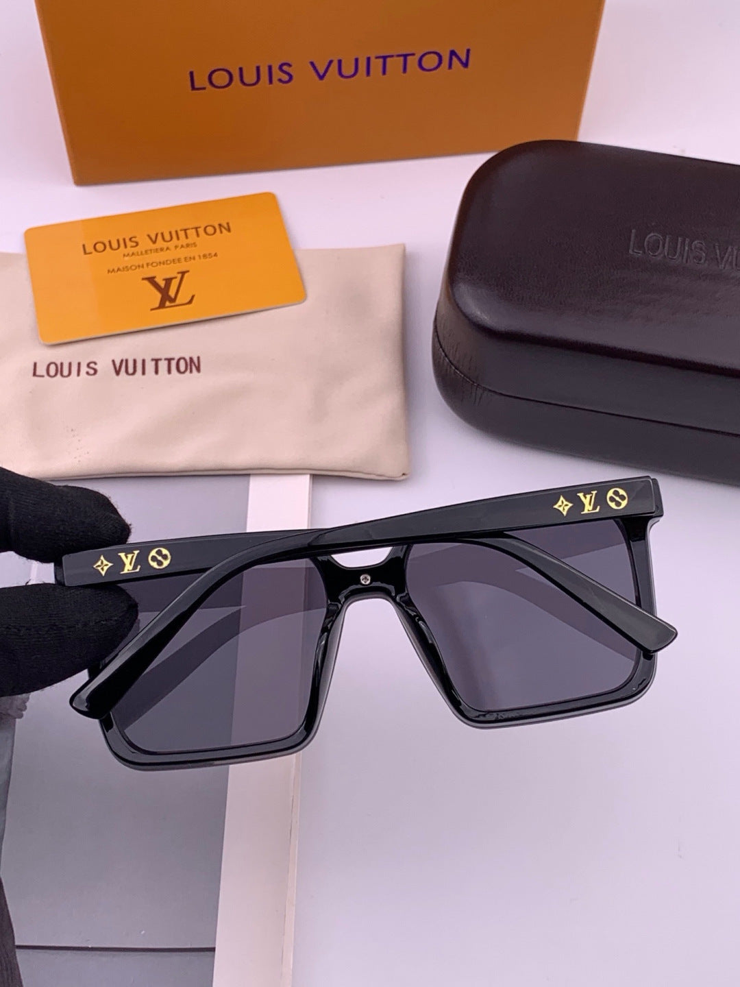 Louis Vuitton L6006 Oversized Black Lens Sunglasses for Men & Women - 448484 - detail image 5