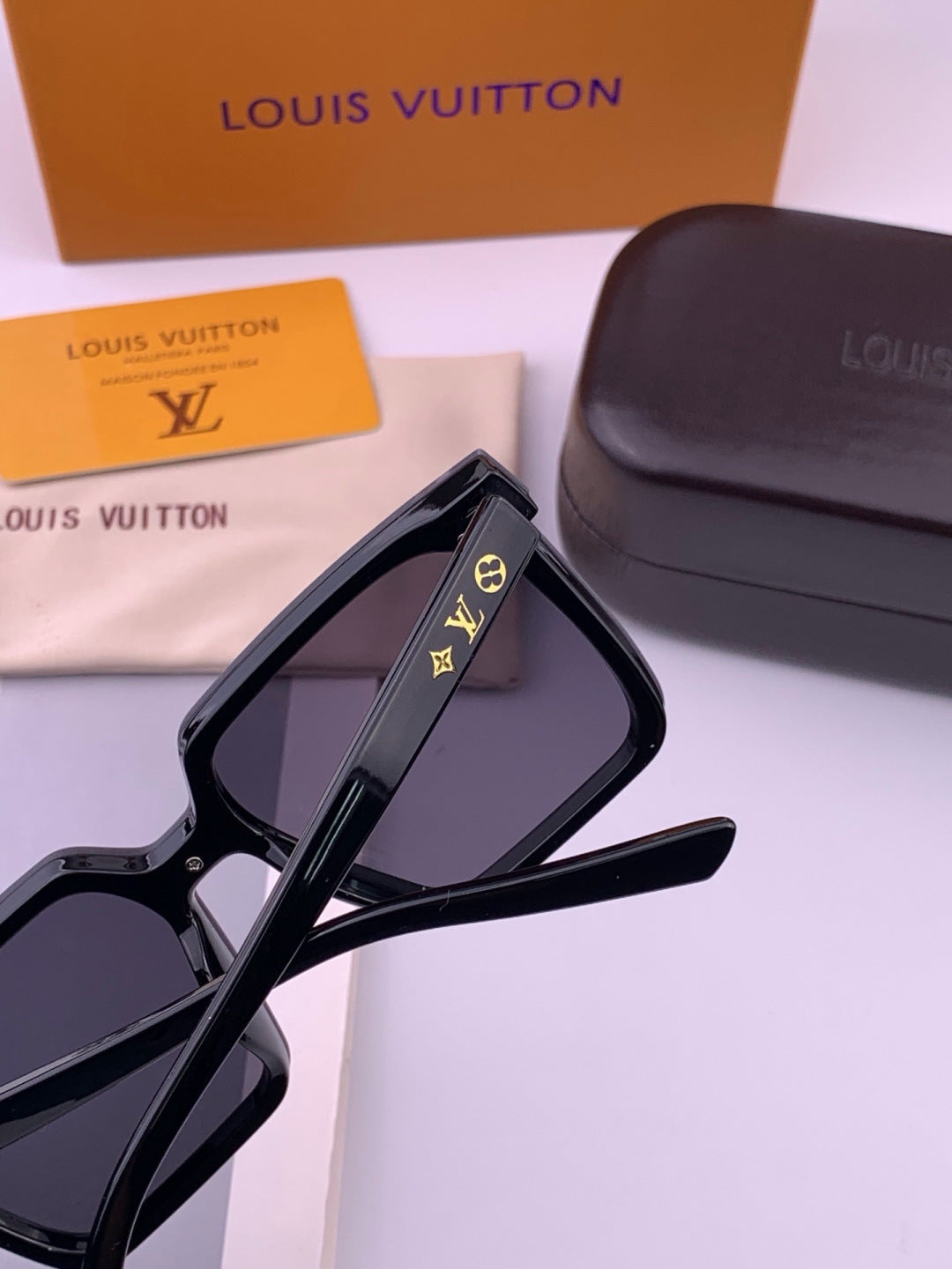Louis Vuitton L6006 Oversized Black Lens Sunglasses for Men & Women - 448484 - detail image 4