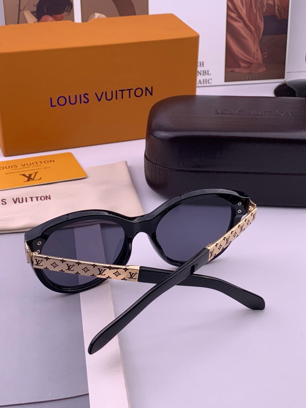Louis Vuitton L87000 Oversized Black Lens Sunglasses for Men & Women - 448485 - detail image 7