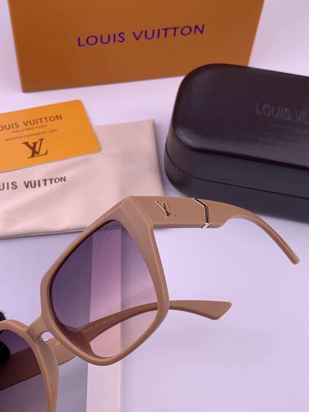 Louis Vuitton L77004 Oversized Purple Lens Sunglasses for Men & Women - 448491 - detail image 3