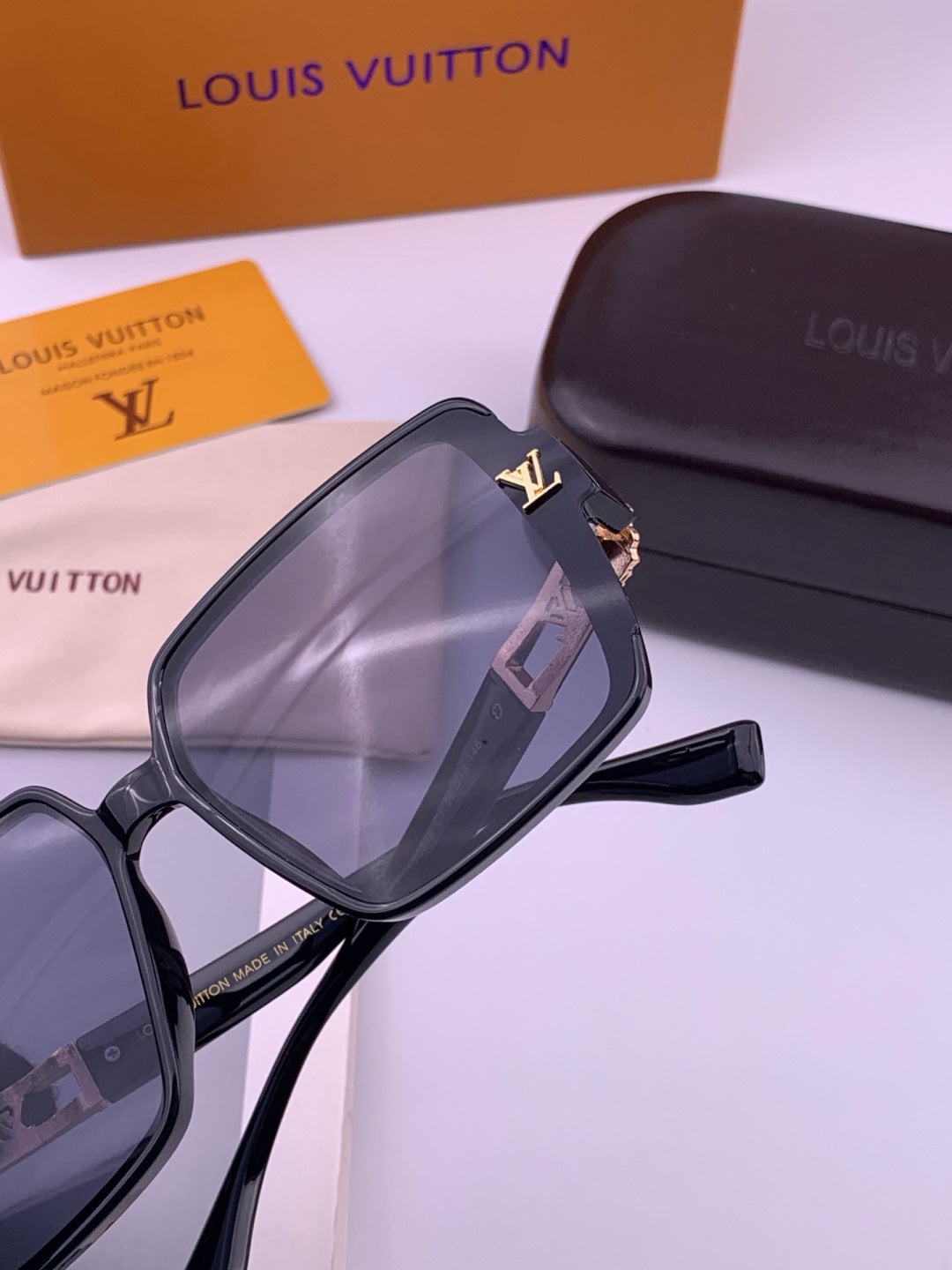 Louis Vuitton L77004 Oversized Blue Lens Sunglasses for Men & Women - 448493 - detail image 6
