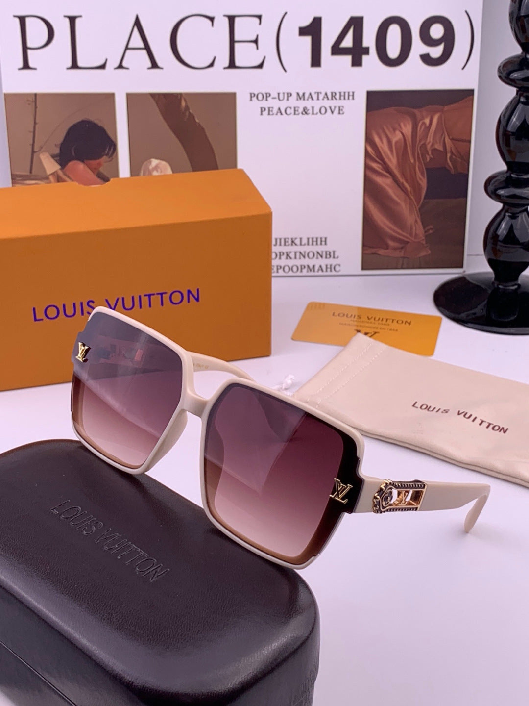 Louis Vuitton L77004 Oversized Purple Lens Sunglasses for Men & Women - 448494