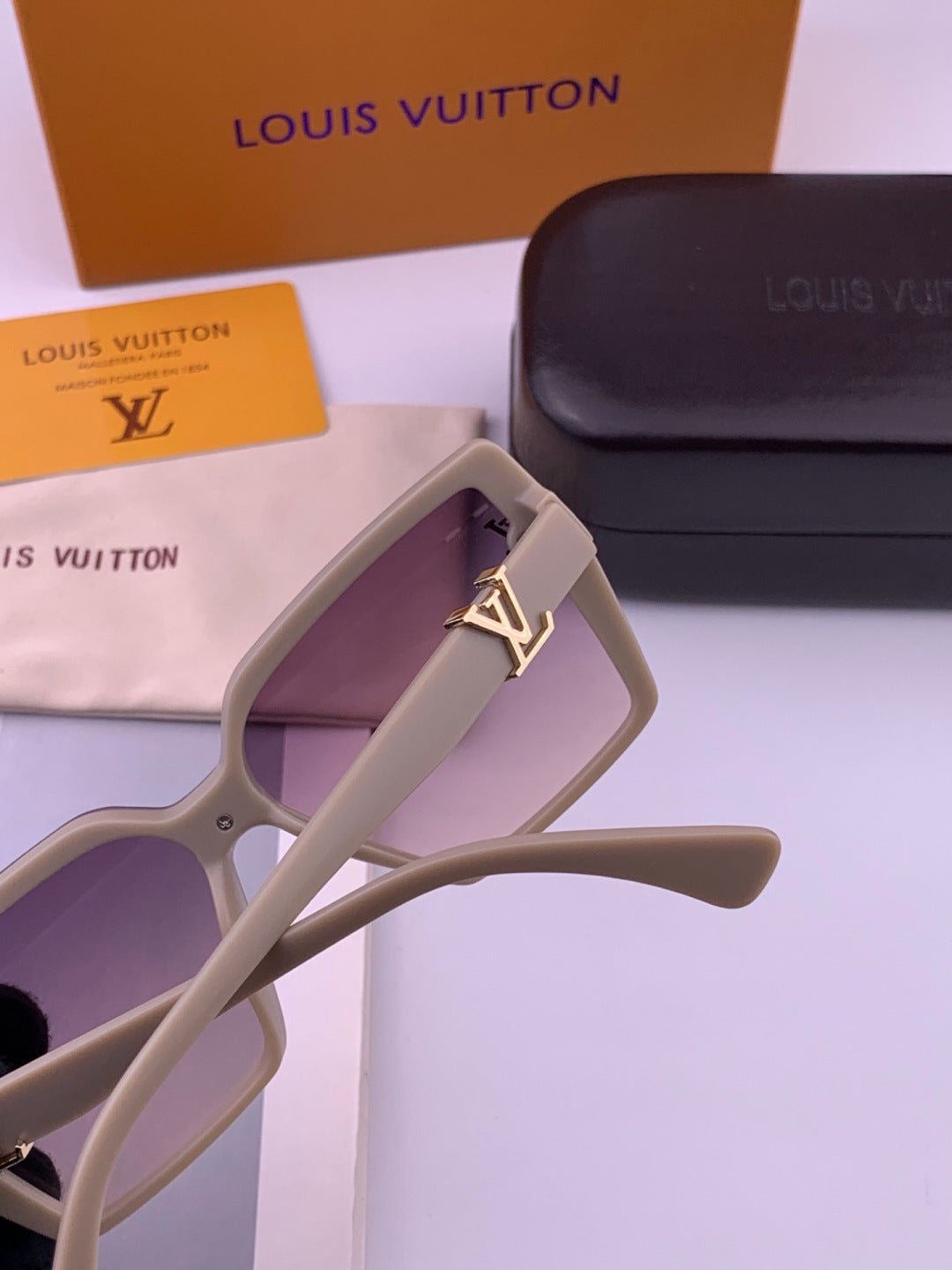 Louis Vuitton L57002 Oversized Purple Lens Sunglasses for Men & Women - 448497 - detail image 5