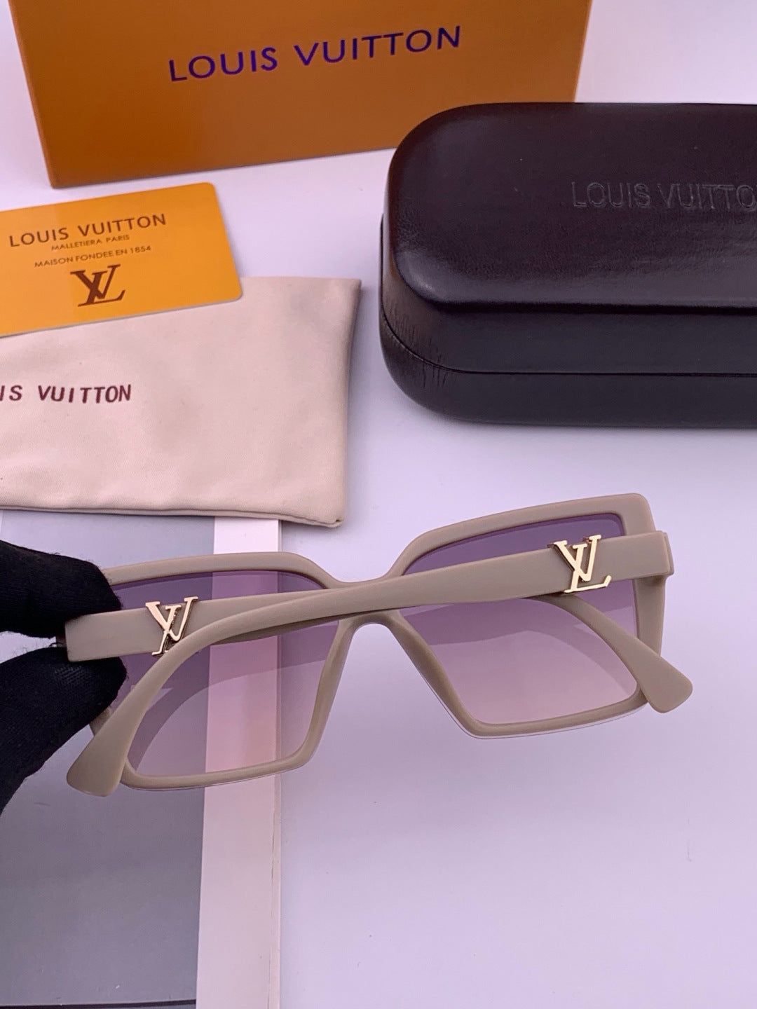 Louis Vuitton L57002 Oversized Purple Lens Sunglasses for Men & Women - 448497 - detail image 4
