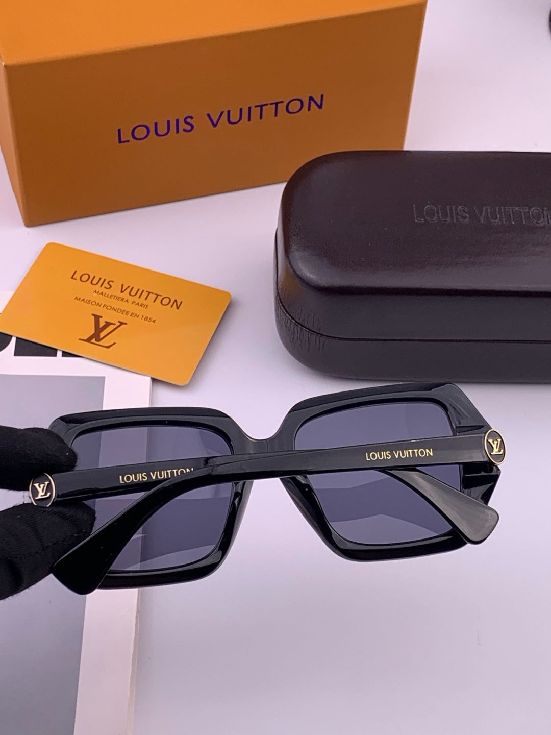 Louis Vuitton L27006 Oversized Brown Lens Sunglasses for Men & Women - 448576 - detail image 6