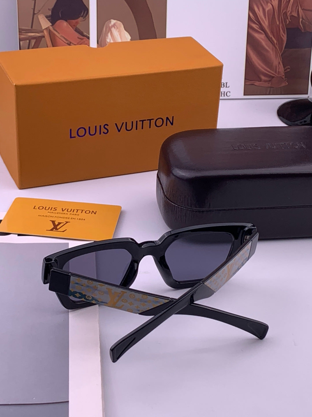 Louis Vuitton L37000 Oversized Brown Lens Sunglasses for Men & Women - 448577 - detail image 3
