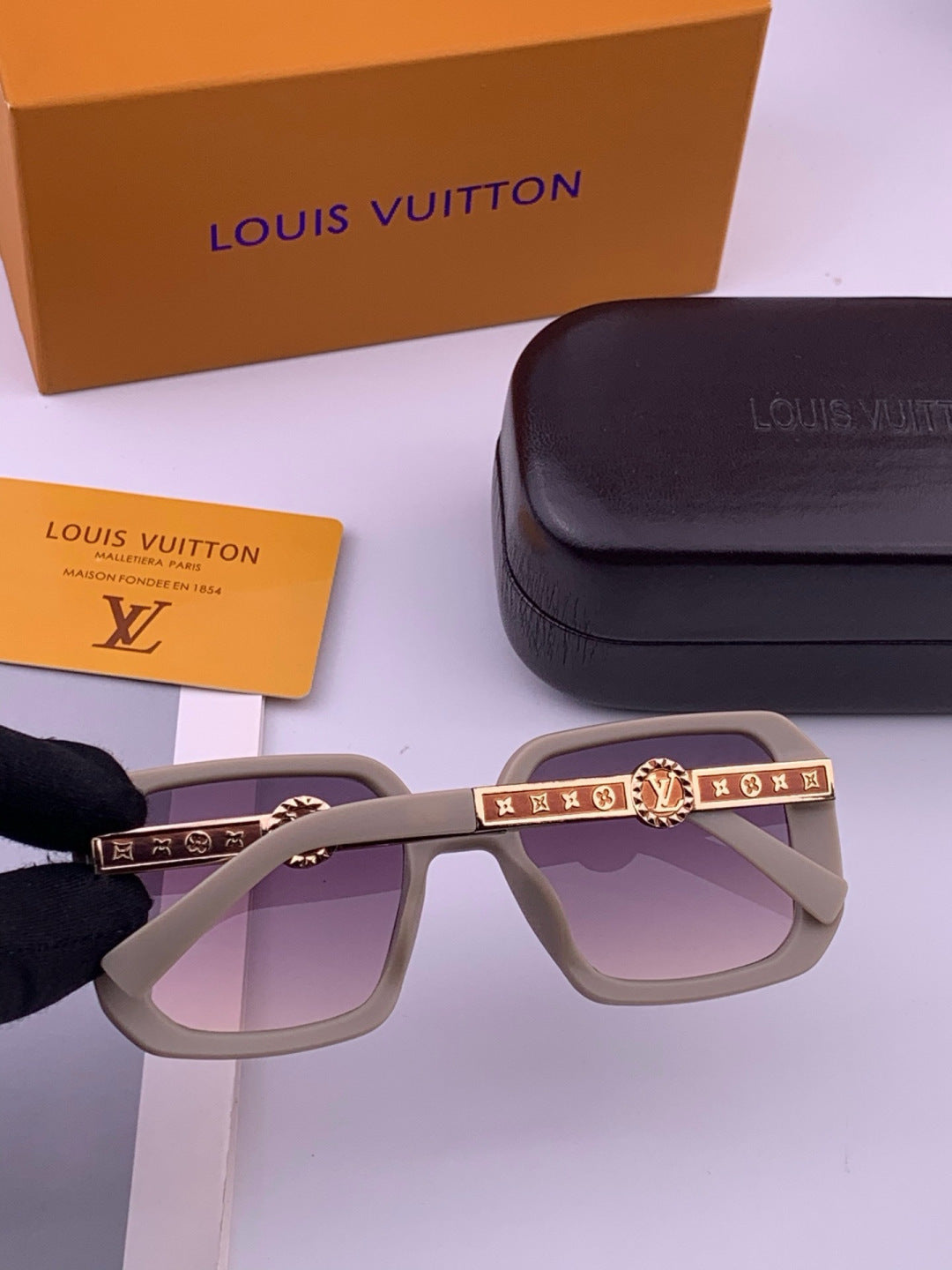 Louis Vuitton L37007 Oversized Brown Lens Sunglasses for Men & Women - 448579 - detail image 6