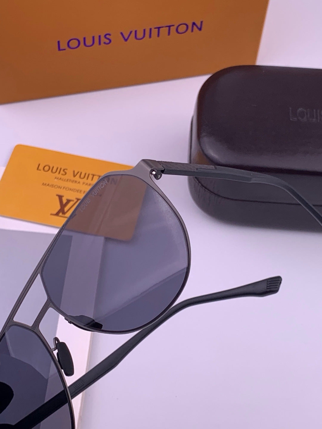 Louis Vuitton L315 Fashion Gold Lens Sunglasses for Men & Women - detail image 3