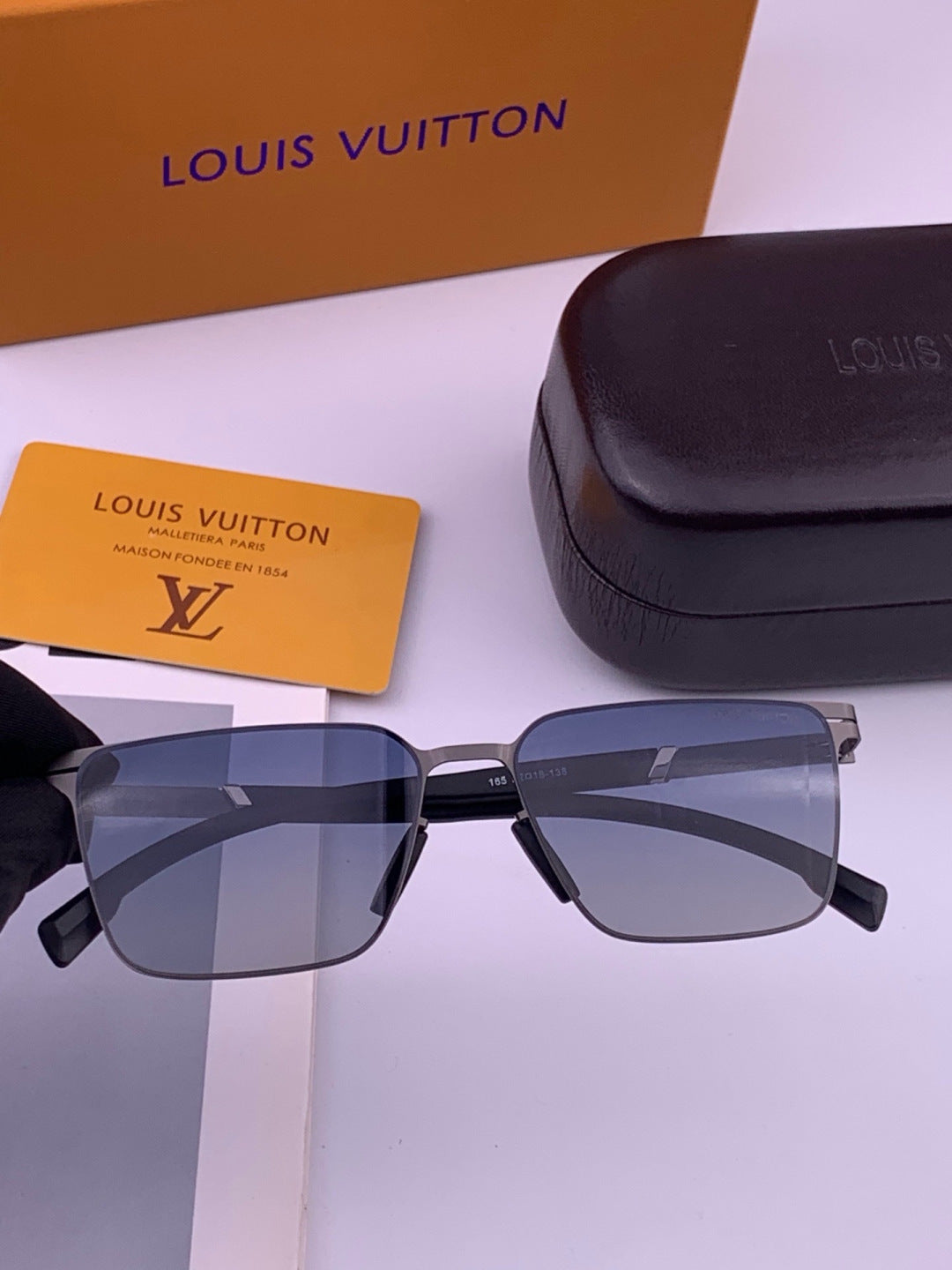 Louis Vuitton L516 Fashion Gold Lens Sunglasses for Men & Women - 448561