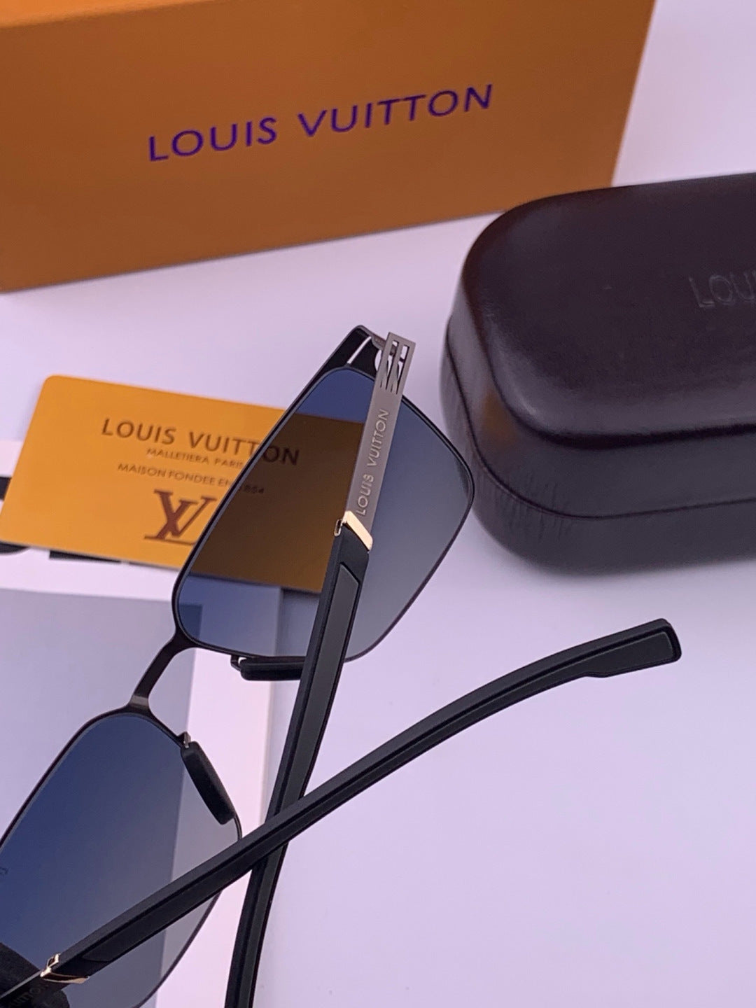 Louis Vuitton L516 Fashion Gold Lens Sunglasses for Men & Women - 448561 - detail image 4