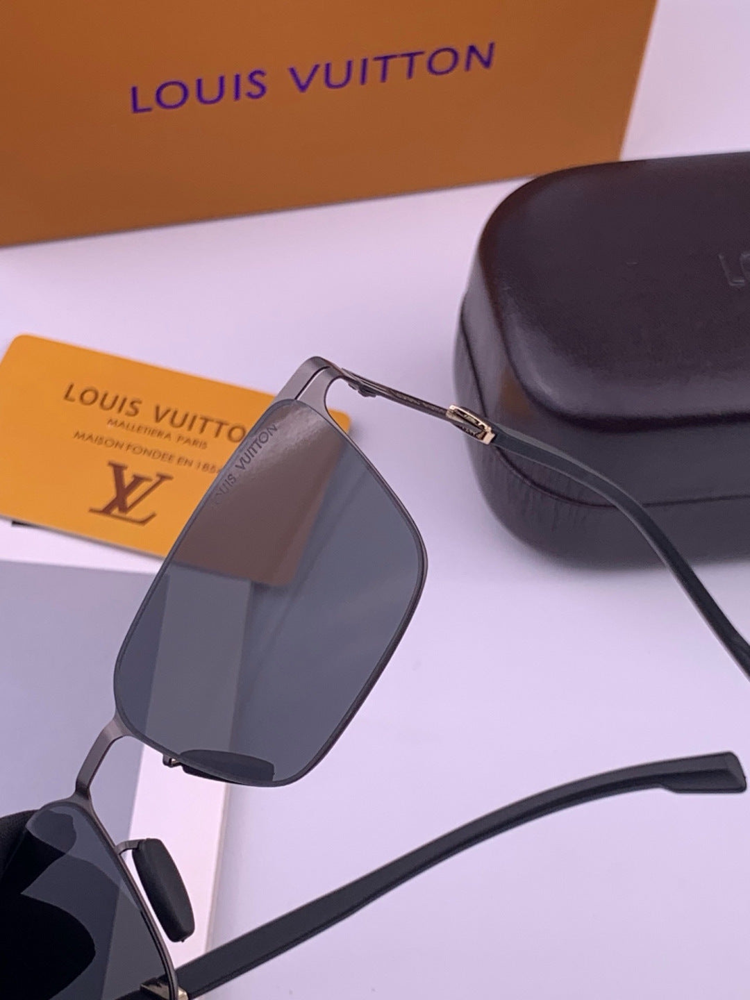 Louis Vuitton L516 Fashion Gold Lens Sunglasses for Men & Women - detail image 3