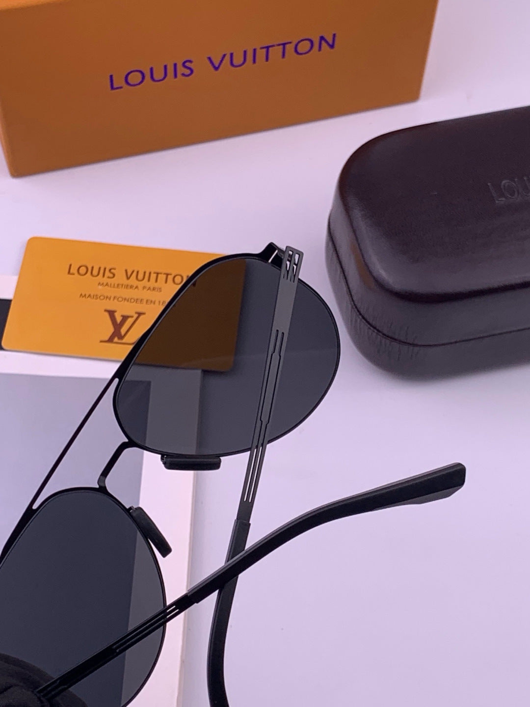Louis Vuitton L39 Fashion Gold Lens Sunglasses for Men & Women - 448563 - detail image 5