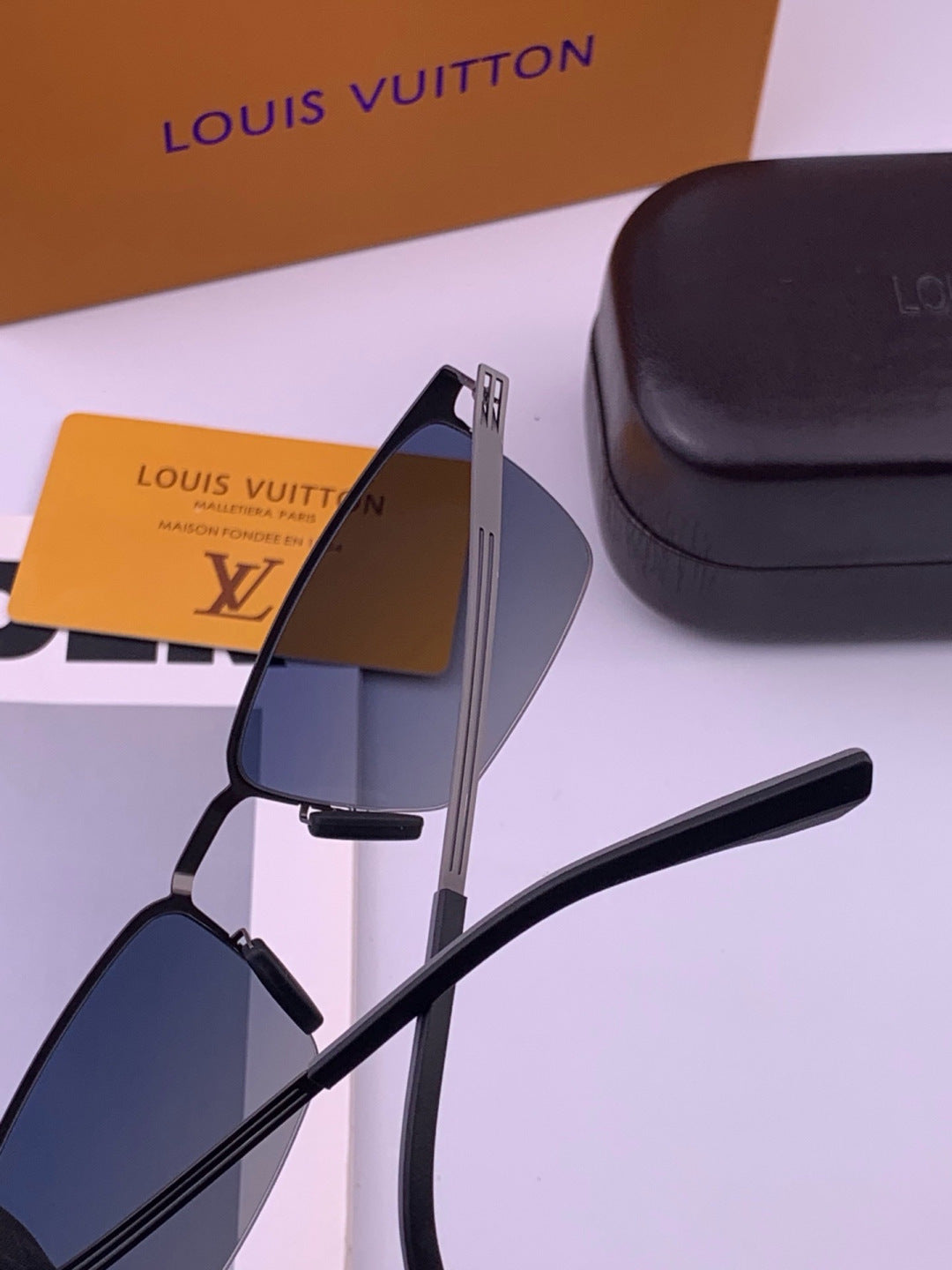 Louis Vuitton L510 Fashion Gold Lens Sunglasses for Men & Women - 448567 - detail image 5
