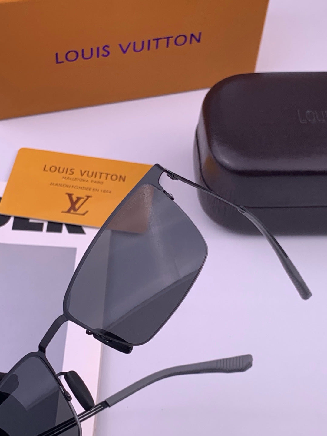 Louis Vuitton L510 Fashion Gold Lens Sunglasses for Men & Women - detail image 3