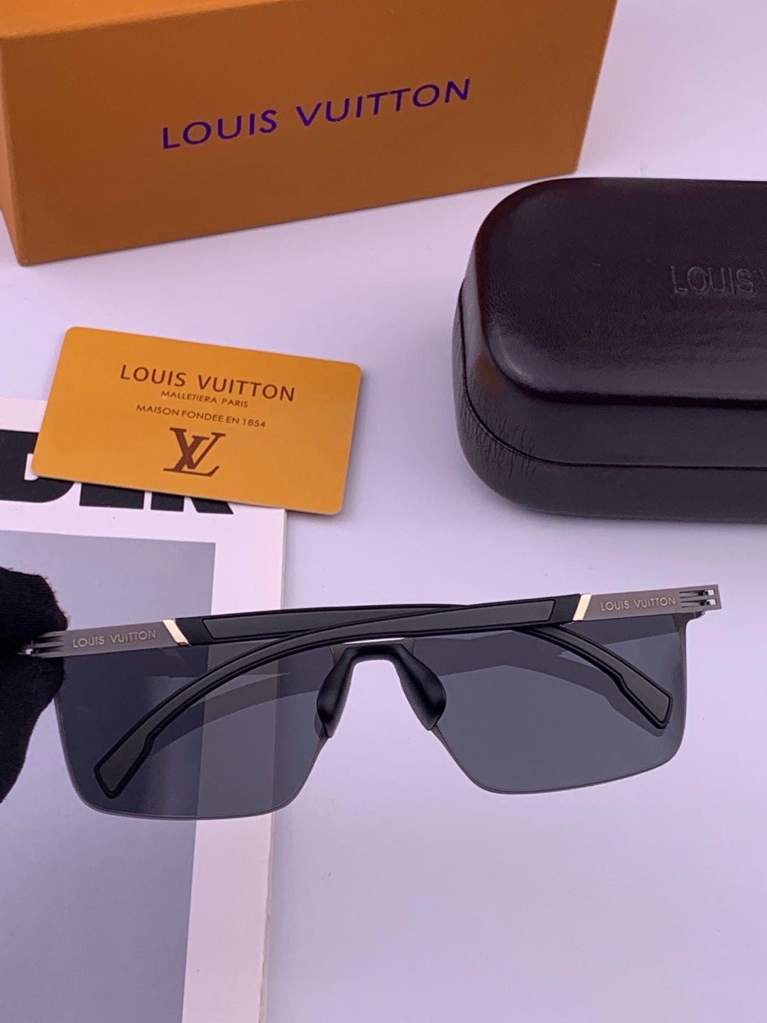 Louis Vuitton L316 Fashion Brown Lens Sunglasses for Men & Women - detail image 5