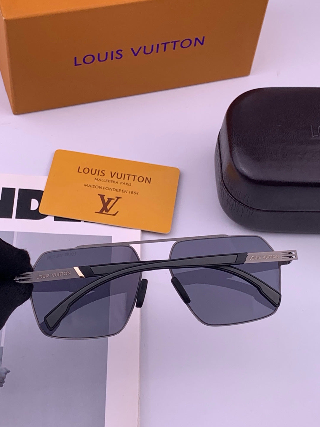 Louis Vuitton L313 Fashion Gold Lens Sunglasses for Men & Women - detail image 4