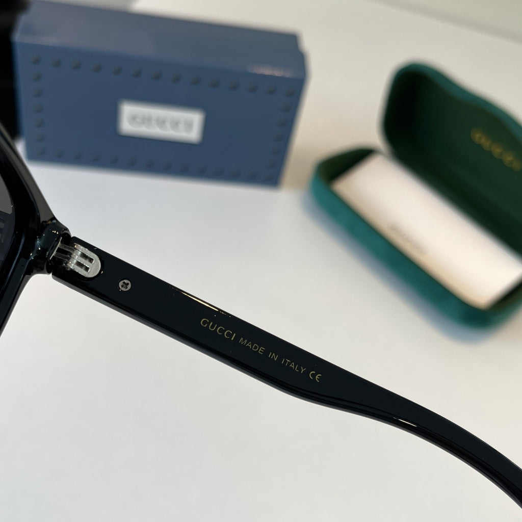 Gucci Oversized Black Lens Sunglasses for Men - 486450 - detail image 9