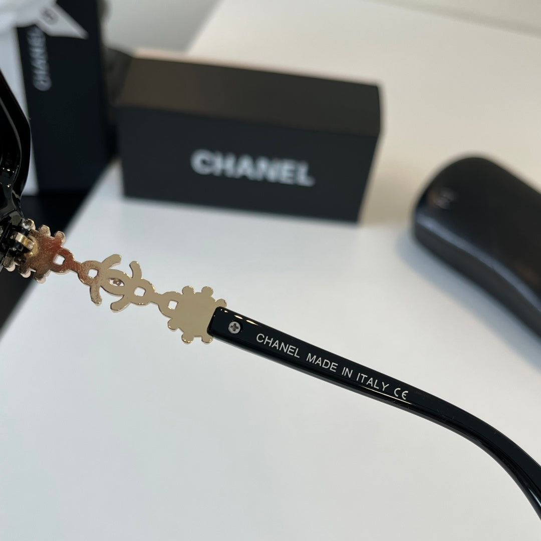 Chanel Oversized Black Lens Sunglasses for Men & Women - 486533 - detail image 9
