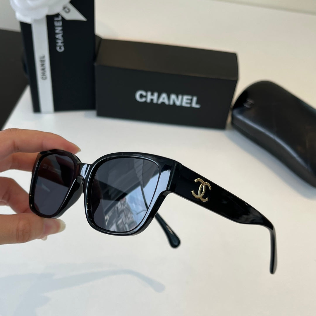 Chanel Oversized Black Lens Sunglasses for Men & Women - 486534 - detail image 7