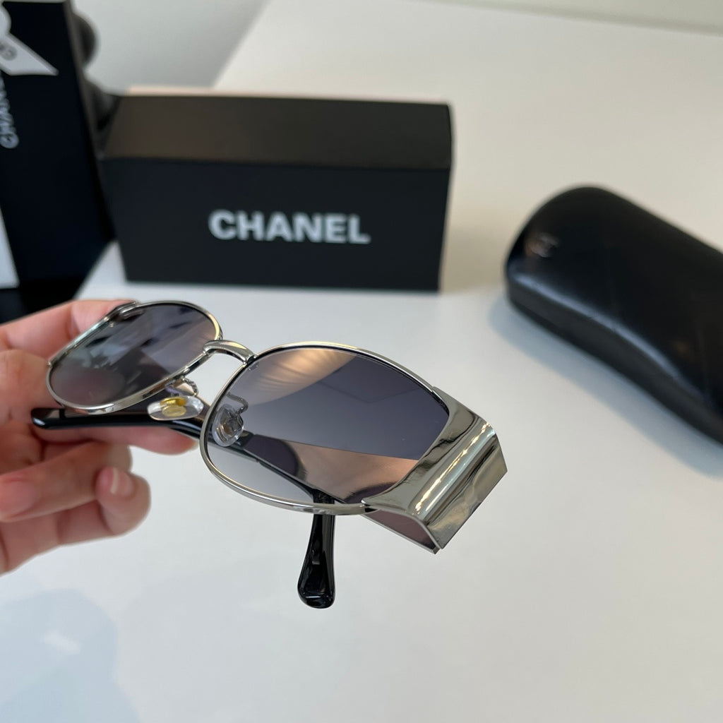 Chanel Oversized Silver Lens Sunglasses for Men & Women - 486535 - detail image 6