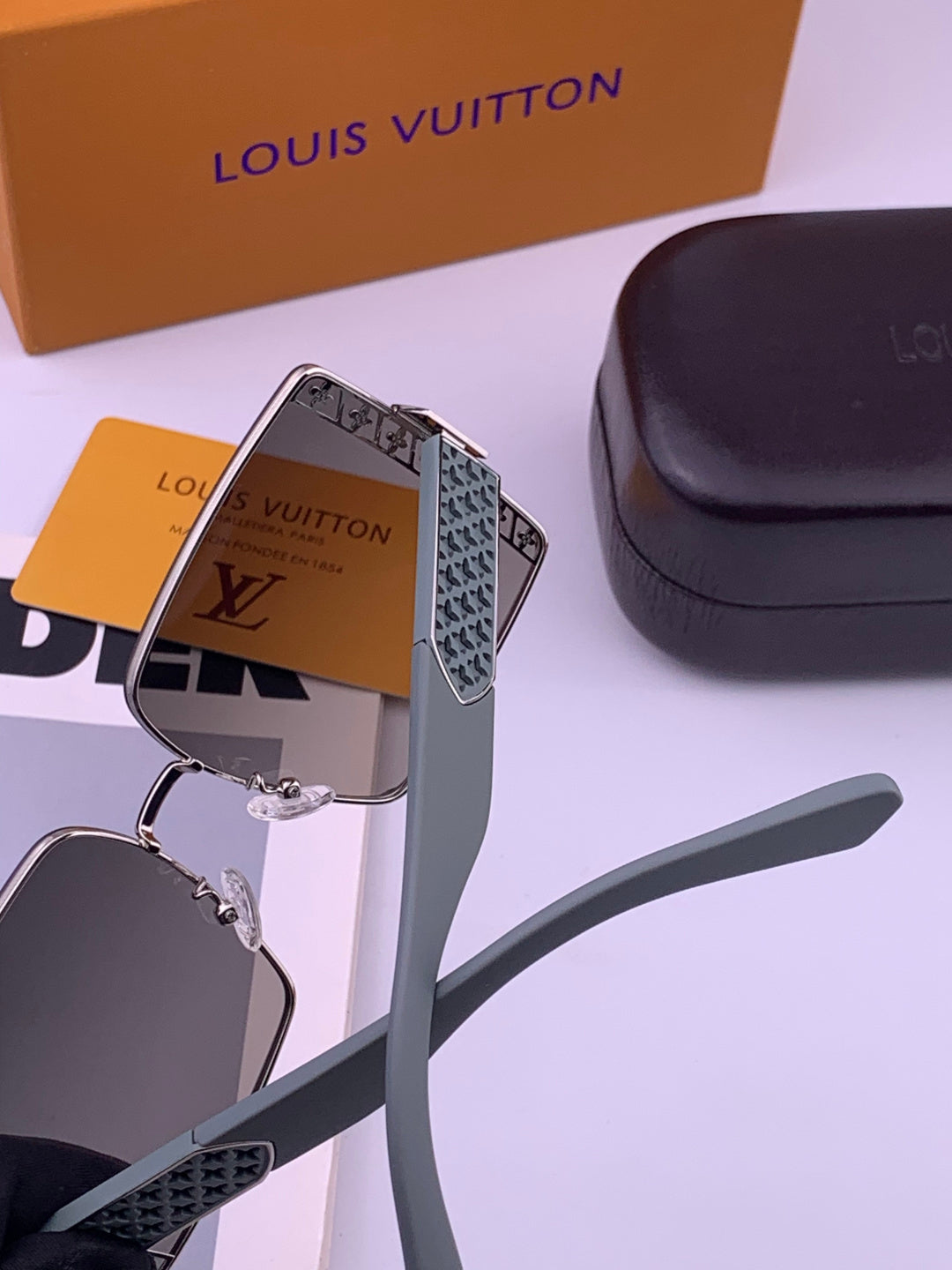 Louis Vuitton L2798 Polarized Square Gray Lens Sunglasses for Men & Women - detail image 6