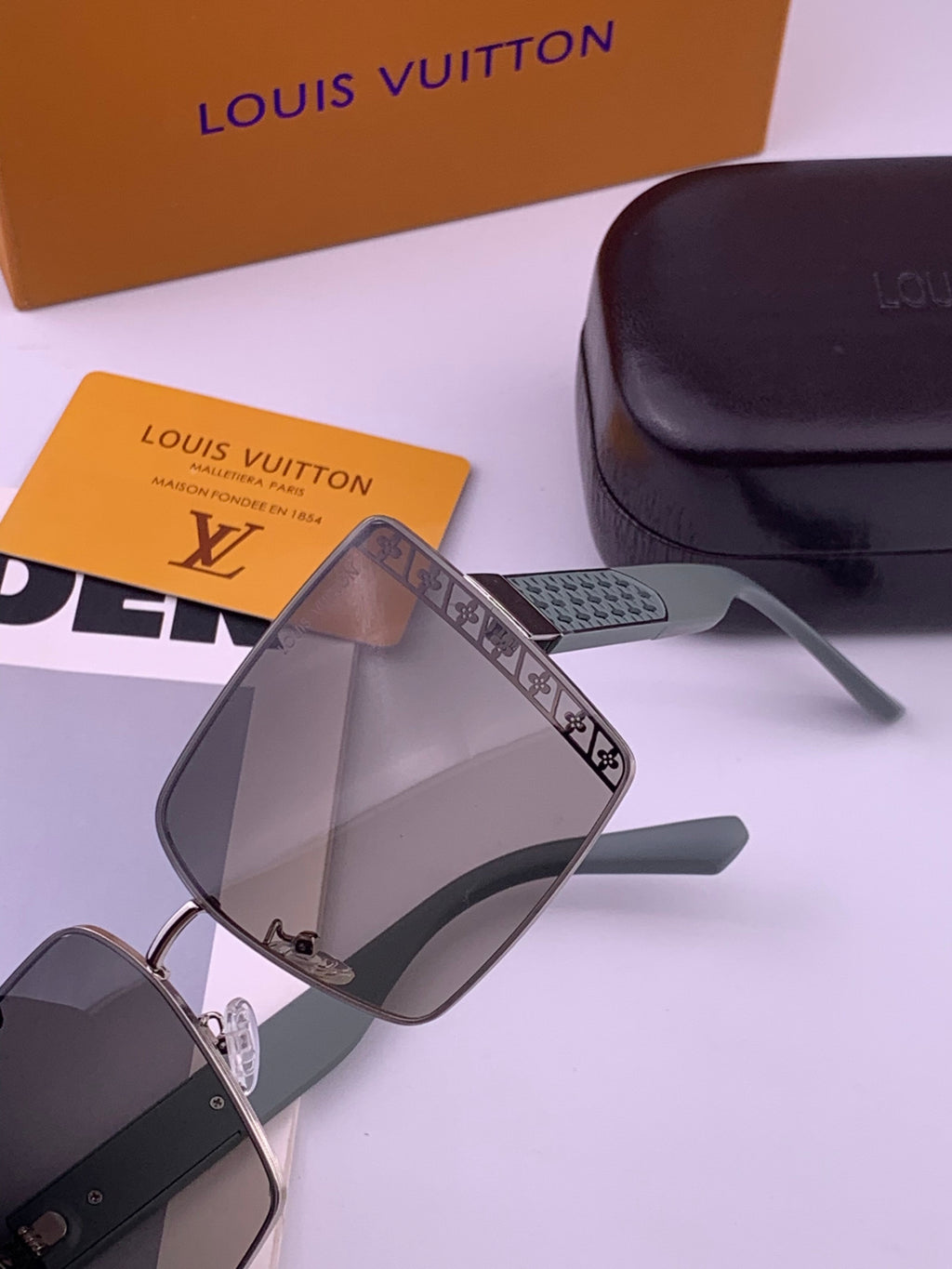 Louis Vuitton L2798 Polarized Square Gray Lens Sunglasses for Men & Women - detail image 3