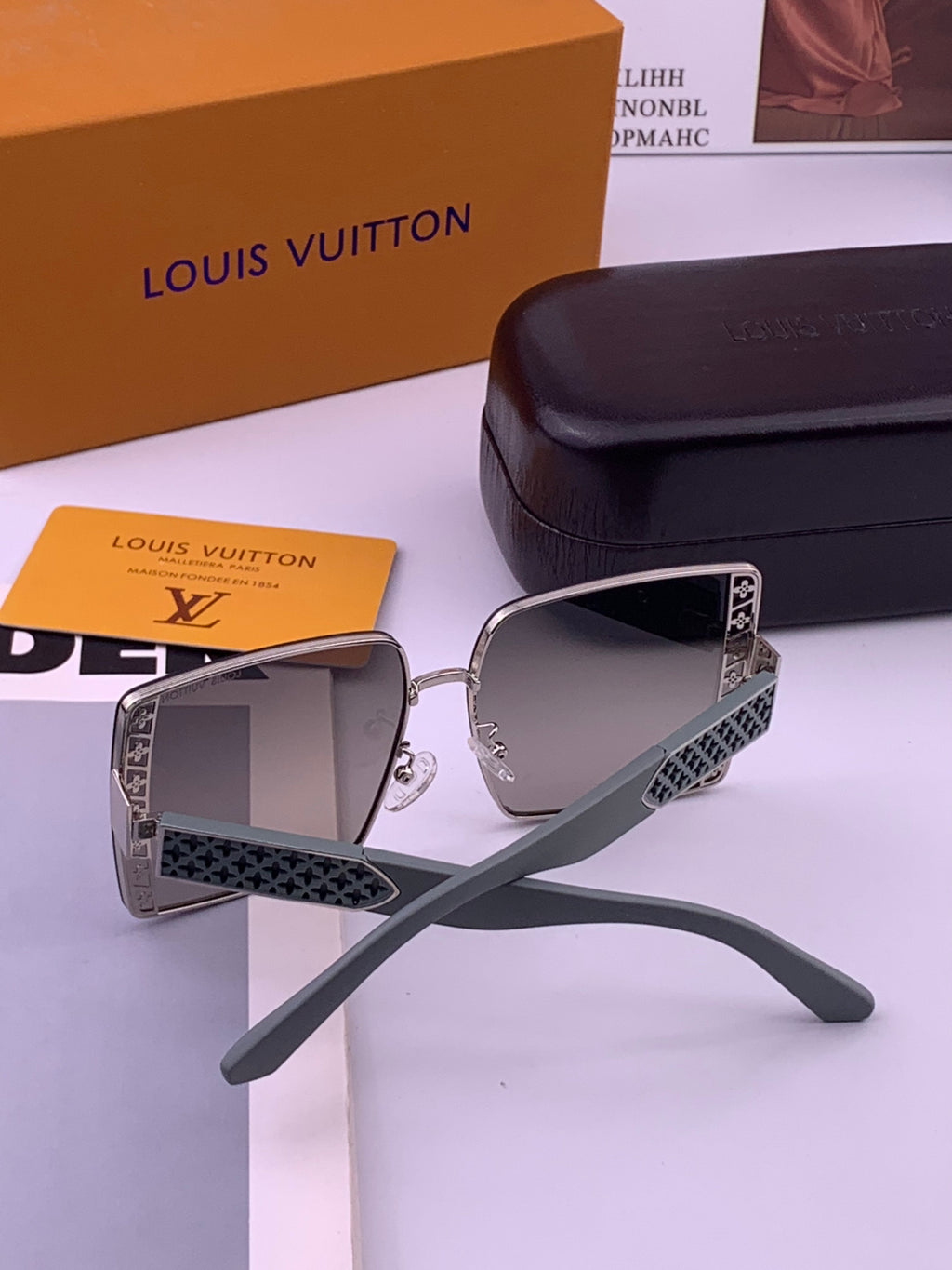 Louis Vuitton L2798 Polarized Square Gray Lens Sunglasses for Men & Women - detail image 4