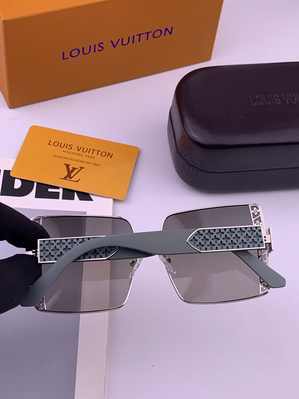 Louis Vuitton L2798 Polarized Square Gray Lens Sunglasses for Men & Women - detail image 7