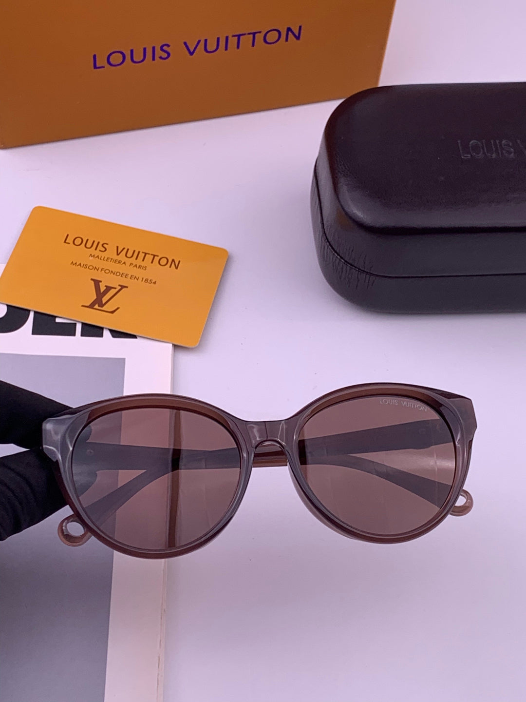Louis Vuitton L6907 Fashion Black Lens Sunglasses for Men & Women