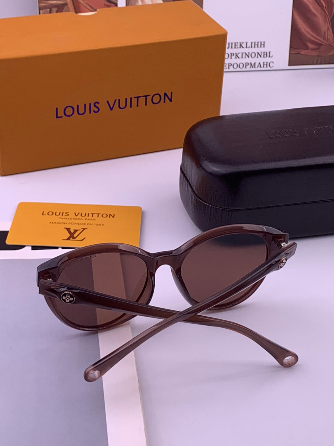 Louis Vuitton L6907 Fashion Black Lens Sunglasses for Men & Women - detail image 5