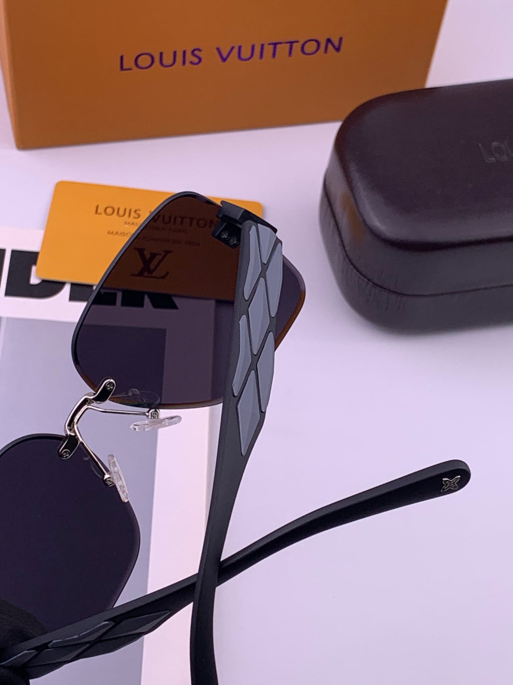 Louis Vuitton L1550 Square Gold Lens Sunglasses for Men & Women - detail image 4