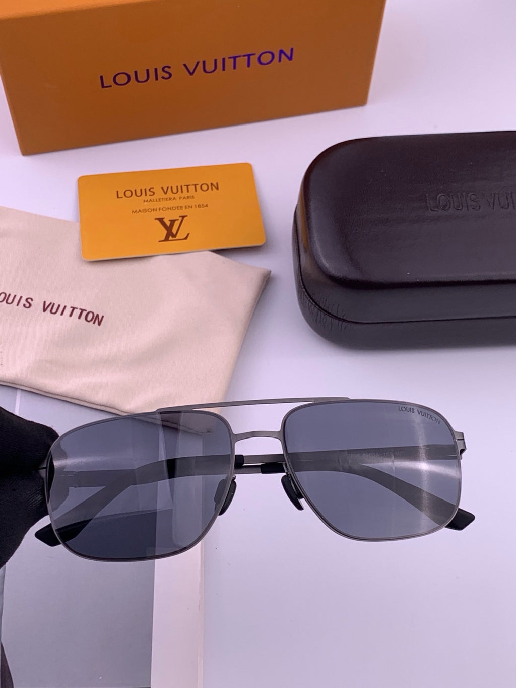 Louis Vuitton L5760 Fashion Gray Lens Sunglasses for Men & Women - 464744 - detail image 2