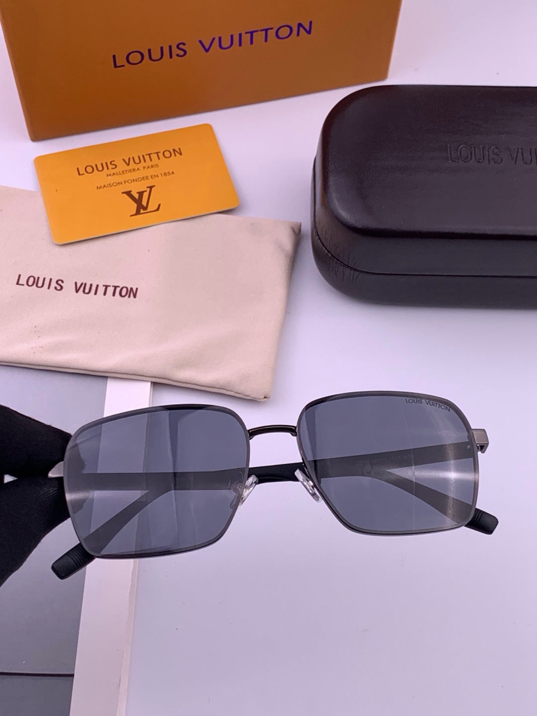 Louis Vuitton L5253 Polarized Aviator Blue Lens Sunglasses for Men