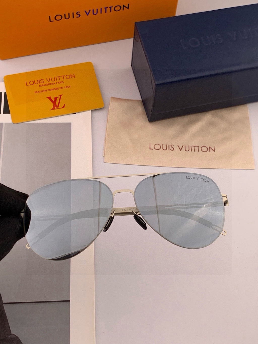 Louis Vuitton L1862 Fashion Red Lens Sunglasses for Men & Women - 464748 - detail image 2