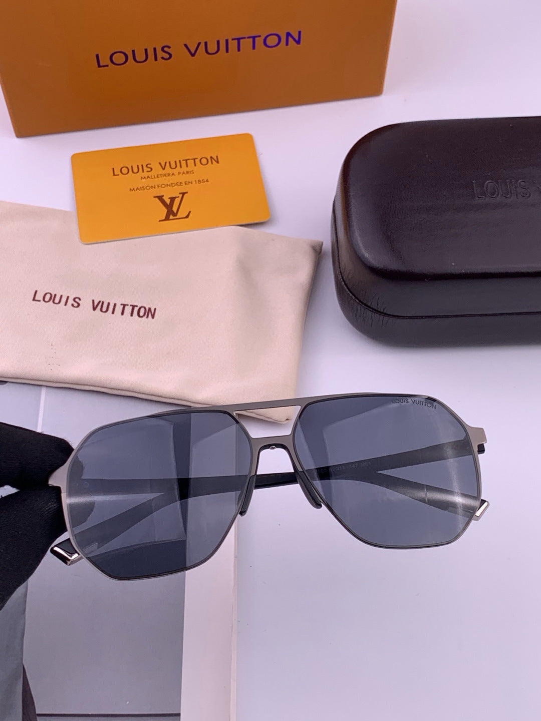 Louis Vuitton L3250 Polarized Aviator Orange Lens Sunglasses for Men - 464749