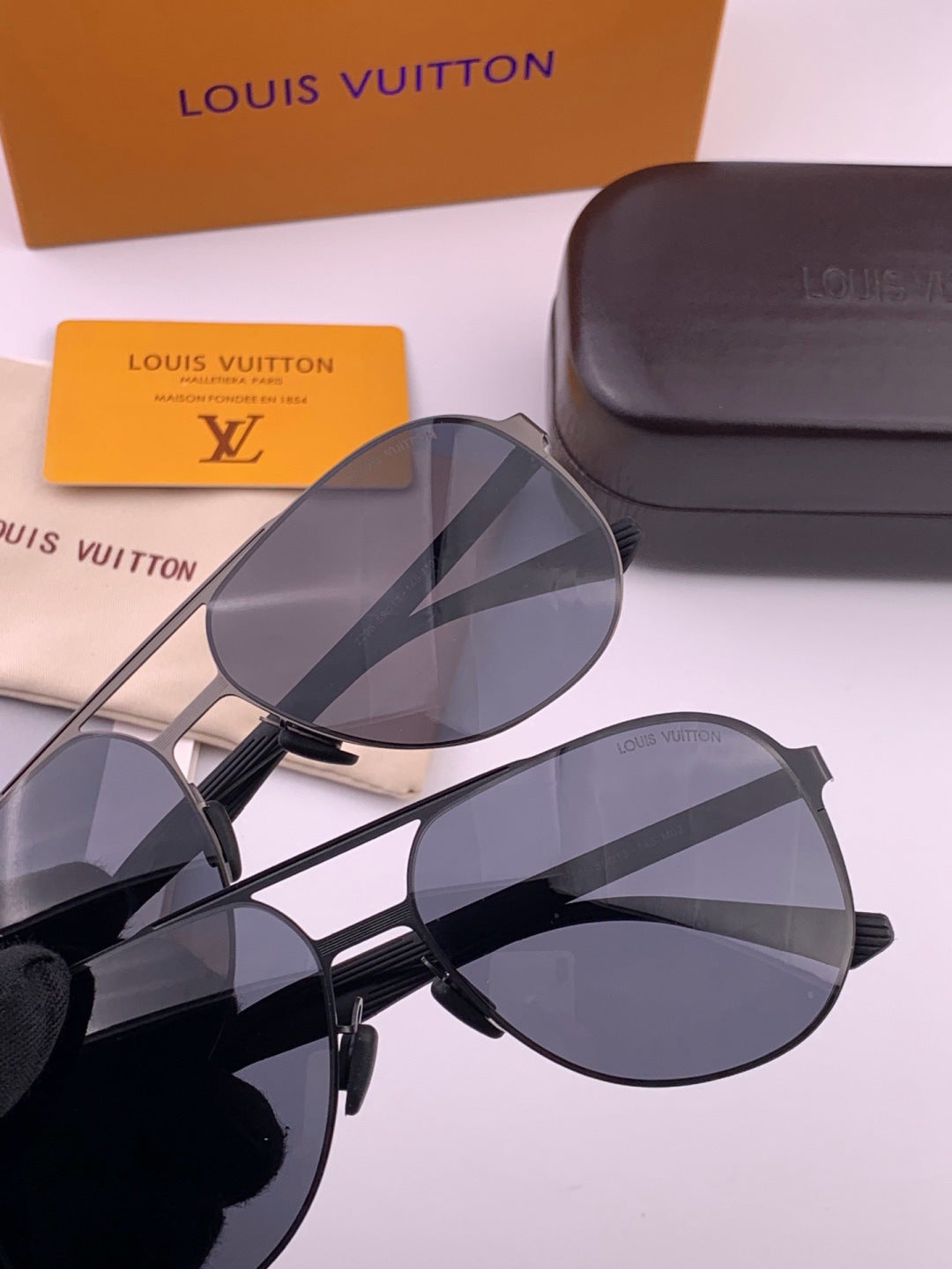 Louis Vuitton L3250 Polarized Aviator Blue Lens Sunglasses for Men - detail image 5