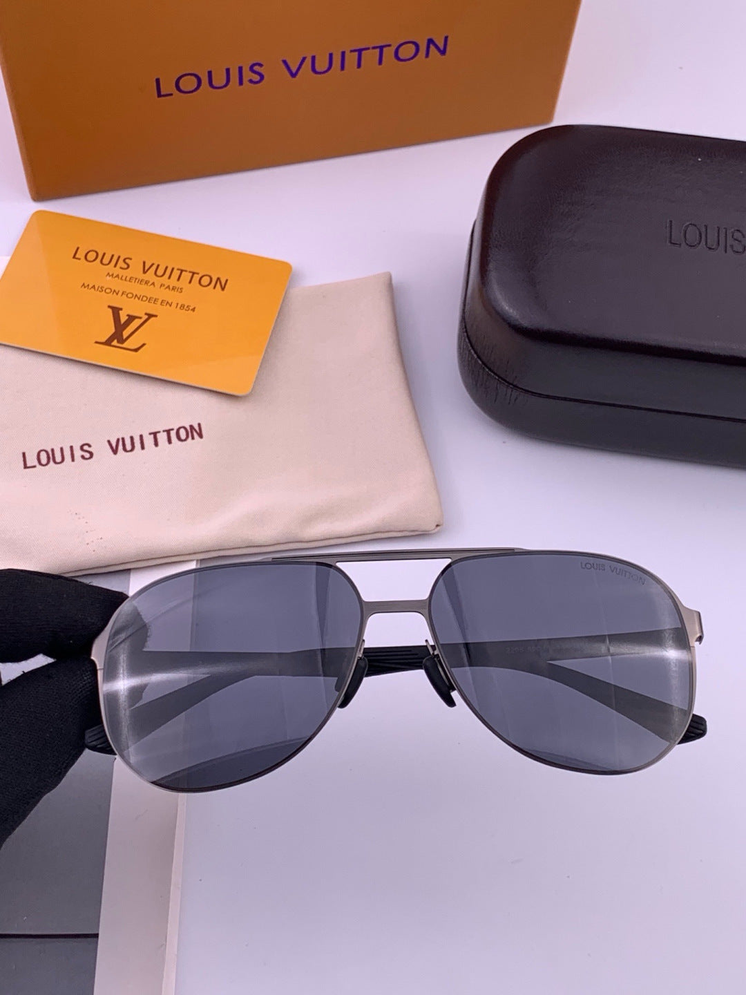 Louis Vuitton L3250 Polarized Aviator Blue Lens Sunglasses for Men - detail image 2